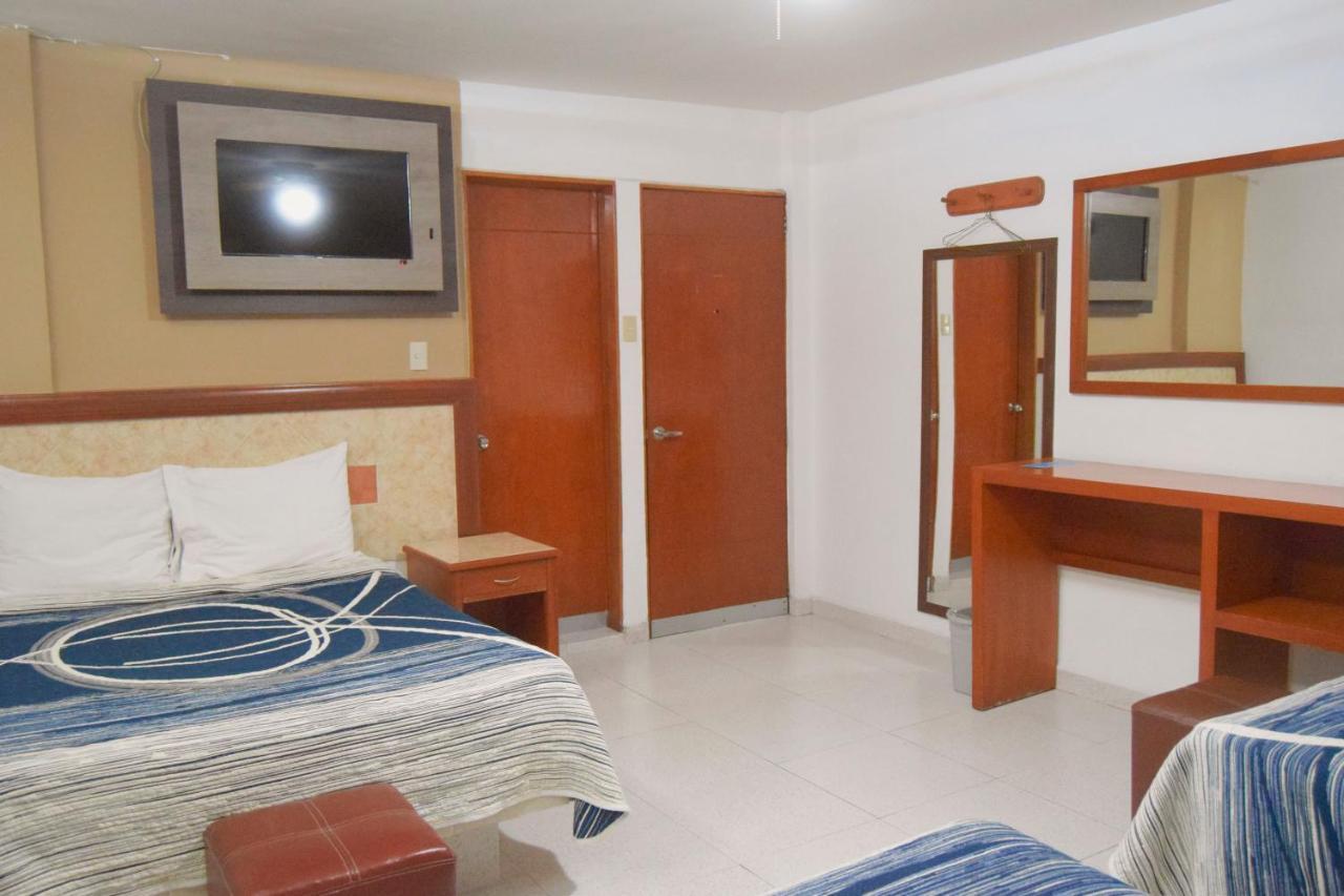 Hotel Niza Zona Piel León Buitenkant foto