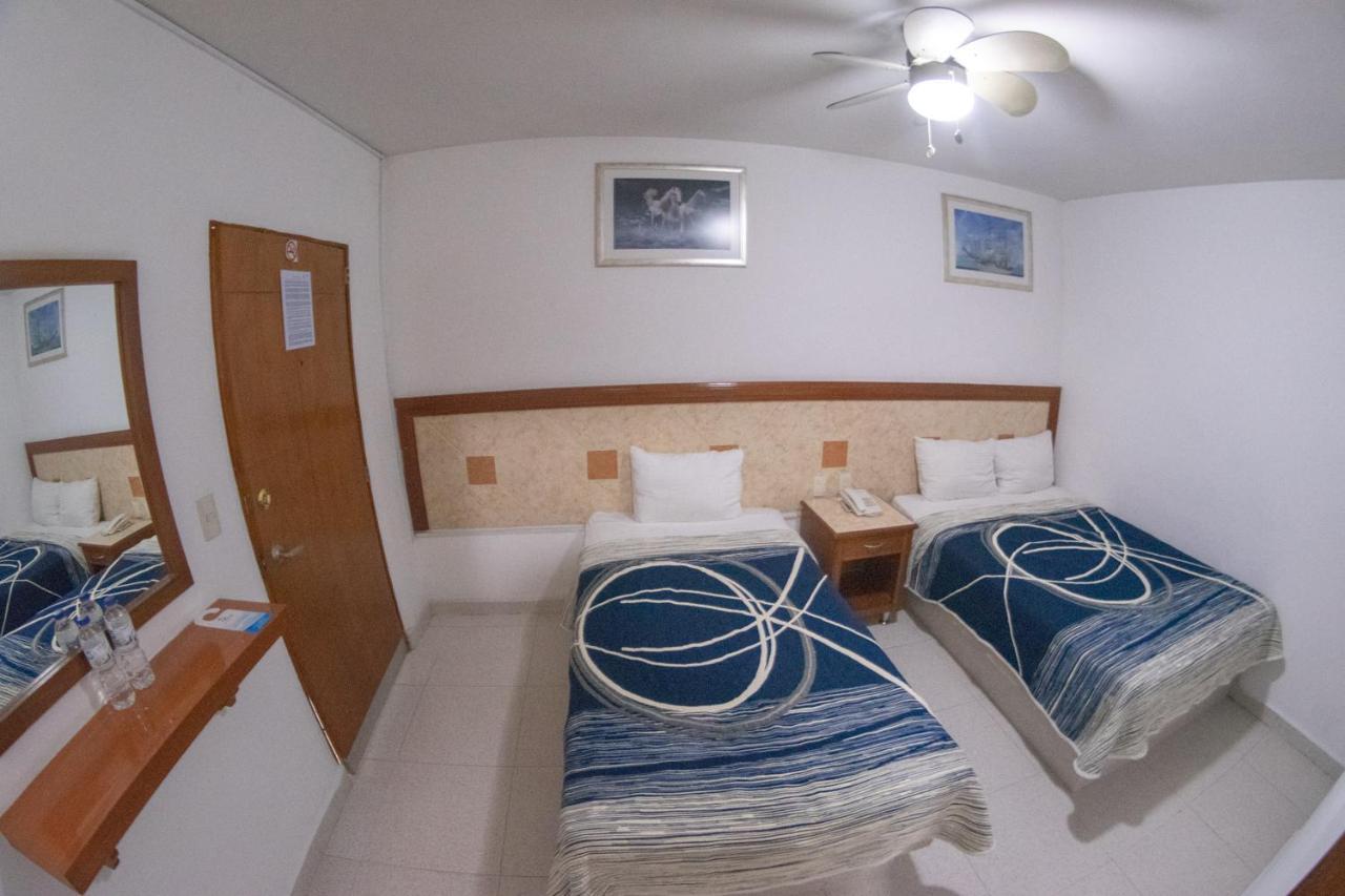 Hotel Niza Zona Piel León Buitenkant foto