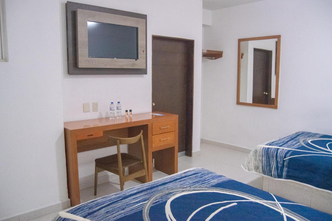Hotel Niza Zona Piel León Buitenkant foto