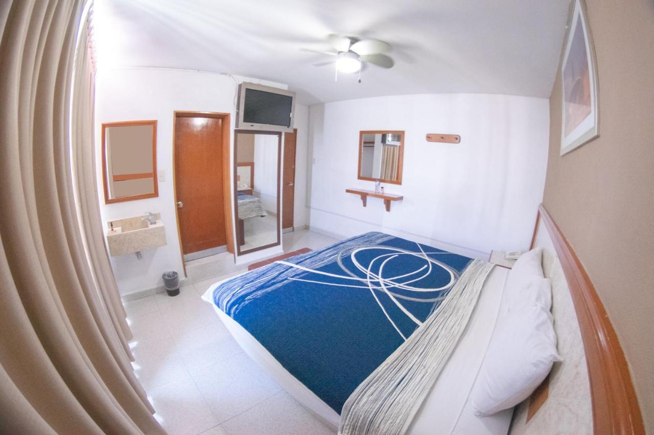 Hotel Niza Zona Piel León Buitenkant foto