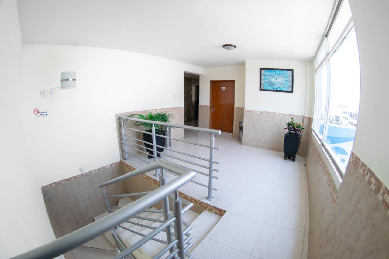Hotel Niza Zona Piel León Buitenkant foto