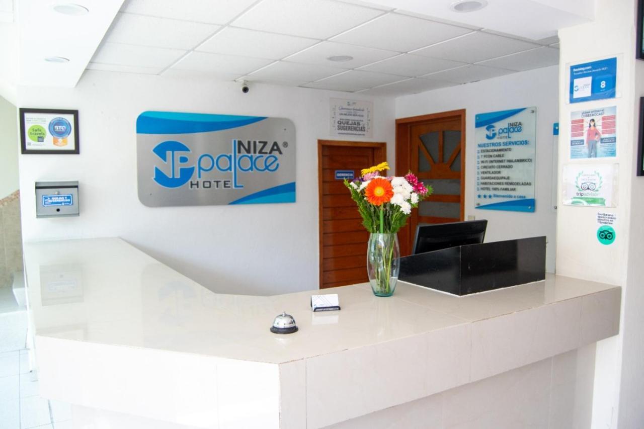 Hotel Niza Zona Piel León Buitenkant foto