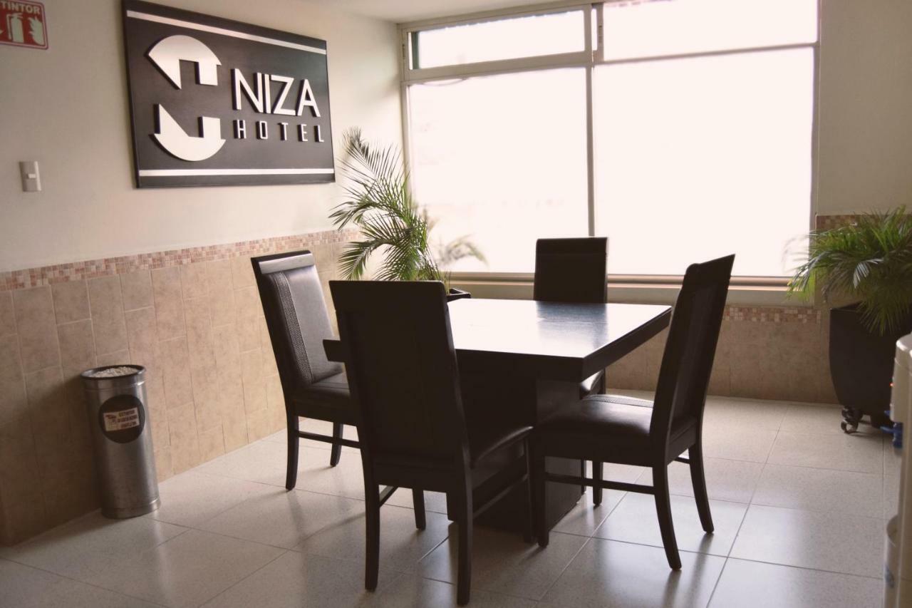 Hotel Niza Zona Piel León Buitenkant foto