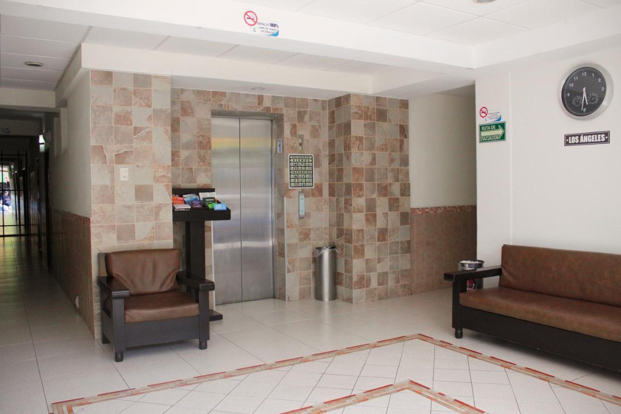Hotel Niza Zona Piel León Buitenkant foto